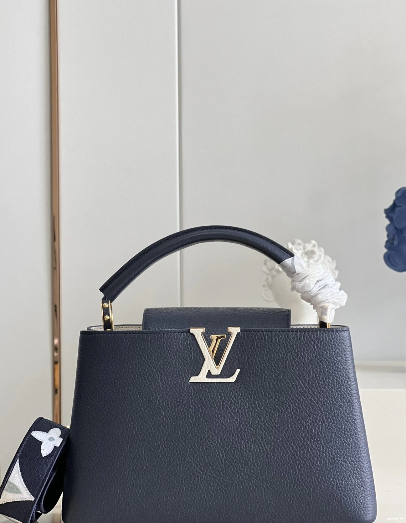 WIS VUITTON MM LOUIS CAPUCINES 0215